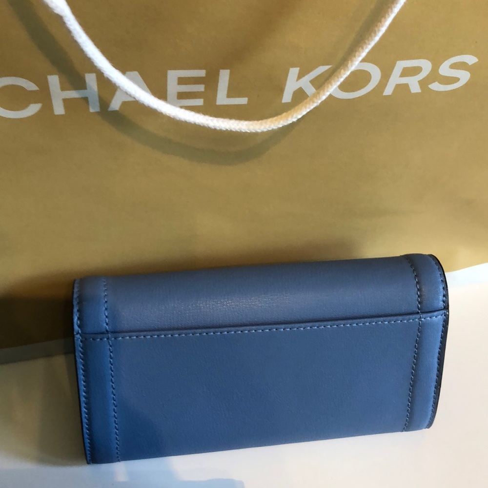 🌷NEW Michael Kors Kinsley Set🌷 - Picture 8 of 8